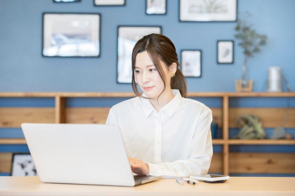 A-woman-managing-small-business-bookkeeping